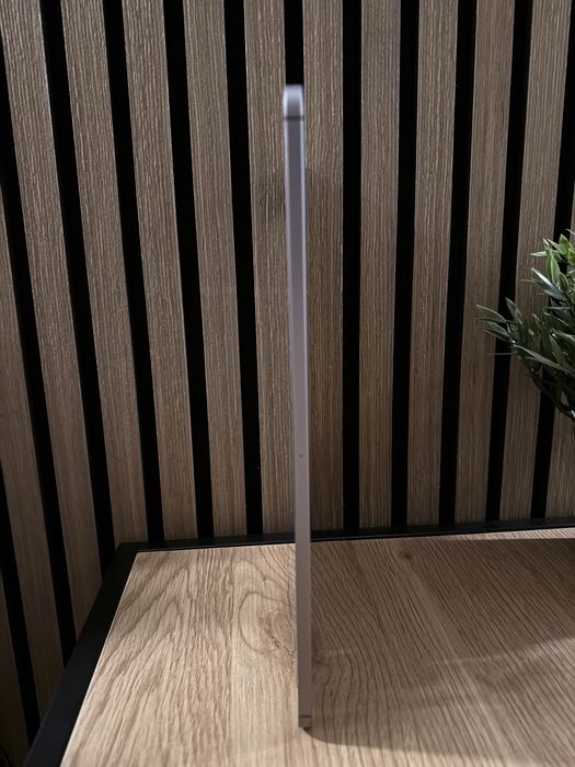 IPad Pro (12.9-inch) (6th generation) dark grey