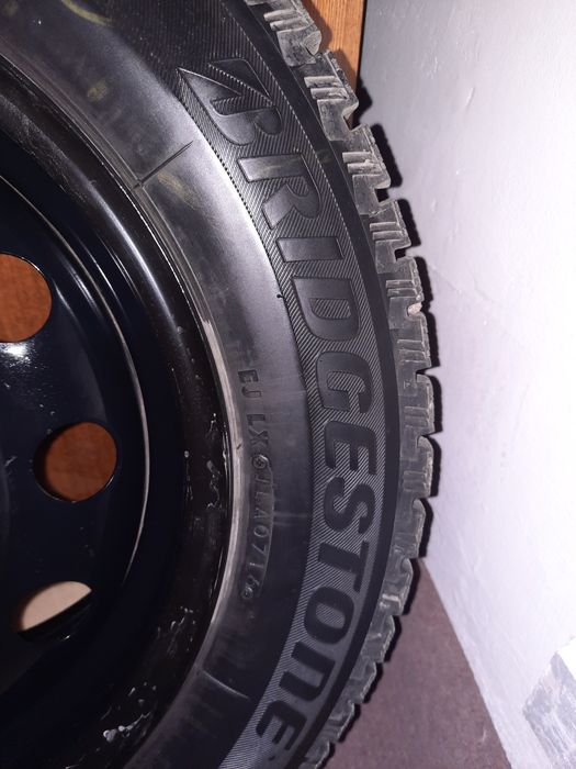 Зимняя шипованная резина Bridgestone