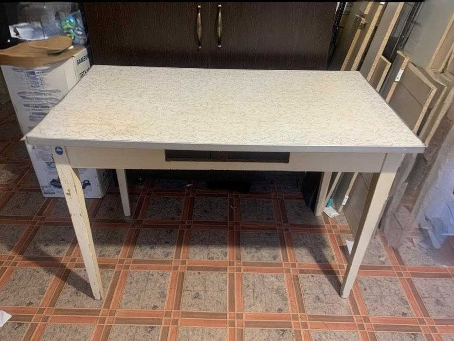 Рабочий стол кухонный письменный компьютерный