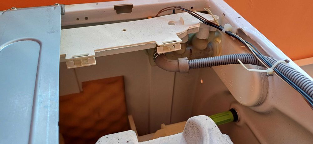 Пералня със сушилня  ARISTON , мод. WDD 9640 BX EU (за части)