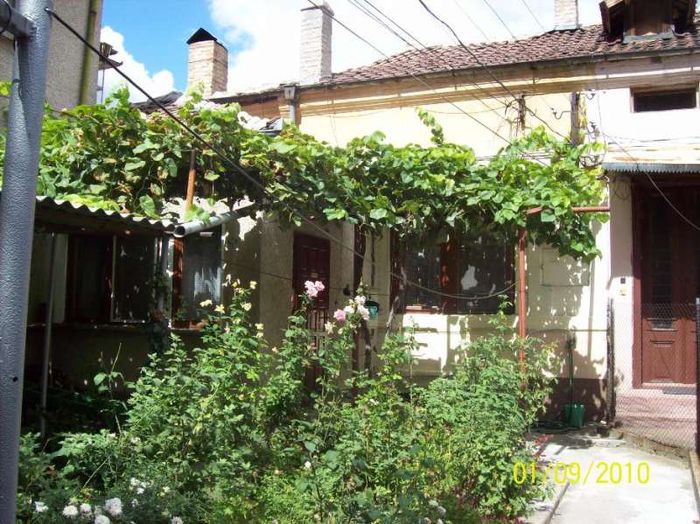 Продавам/заменям къща с двор и градина в град Свищов