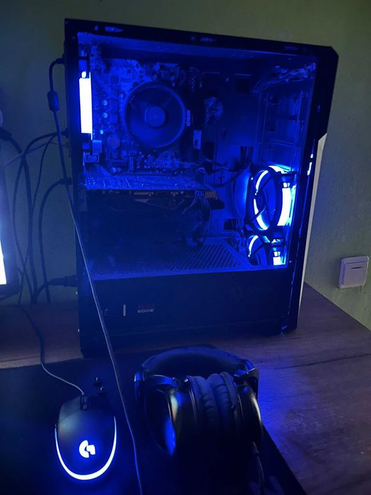 Vand Calculator Gaming AMD 1350 lei + periferice conditie buna