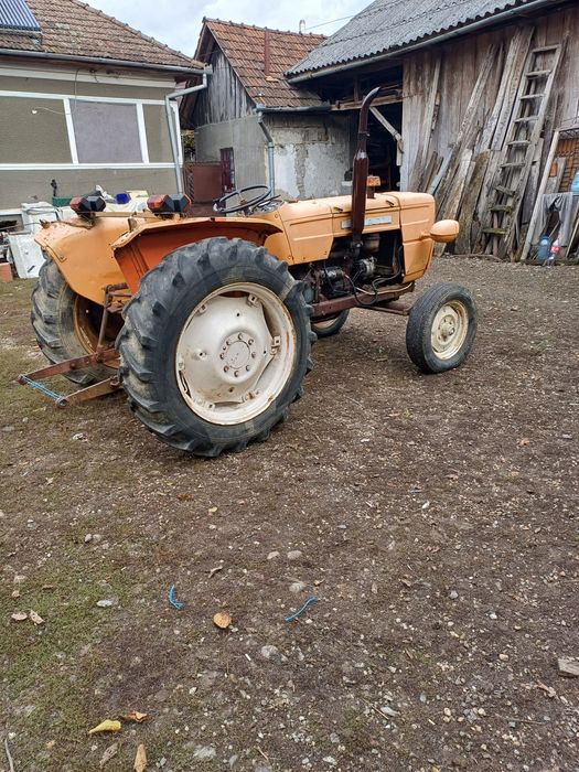 Vând tractor fiat ân 4 cilindri