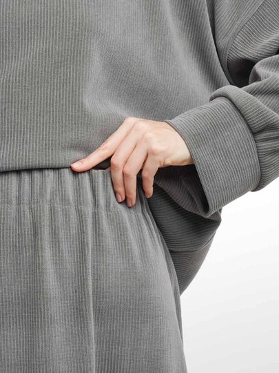 Продам костюмы материал хороший три расцветки