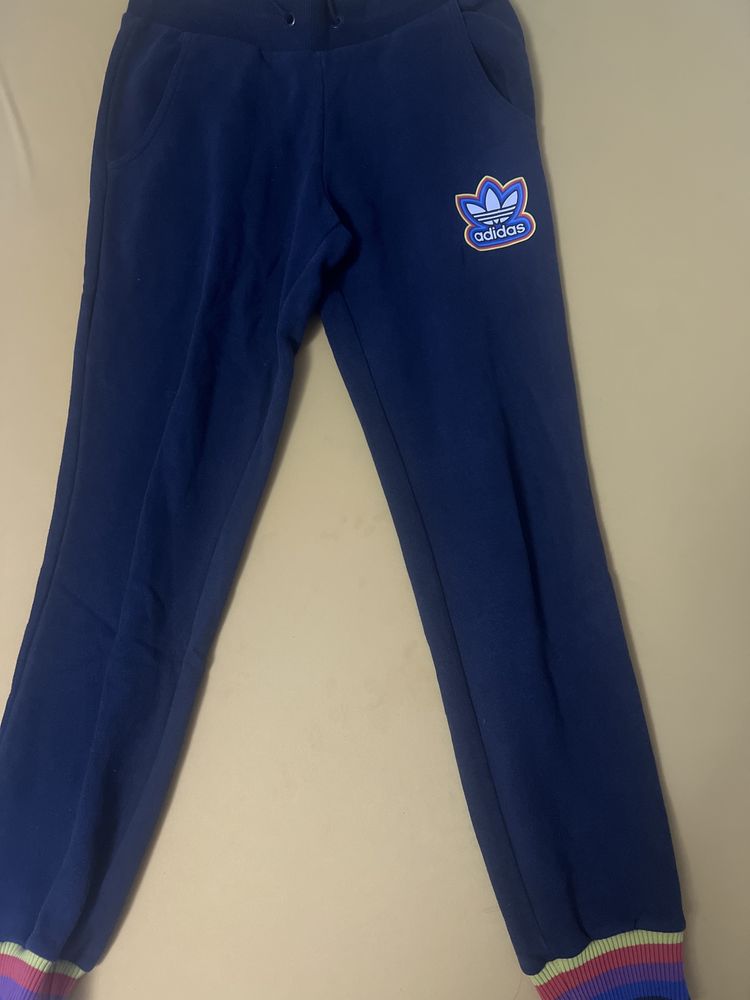 Vand pantaloni adidas mărimea 36