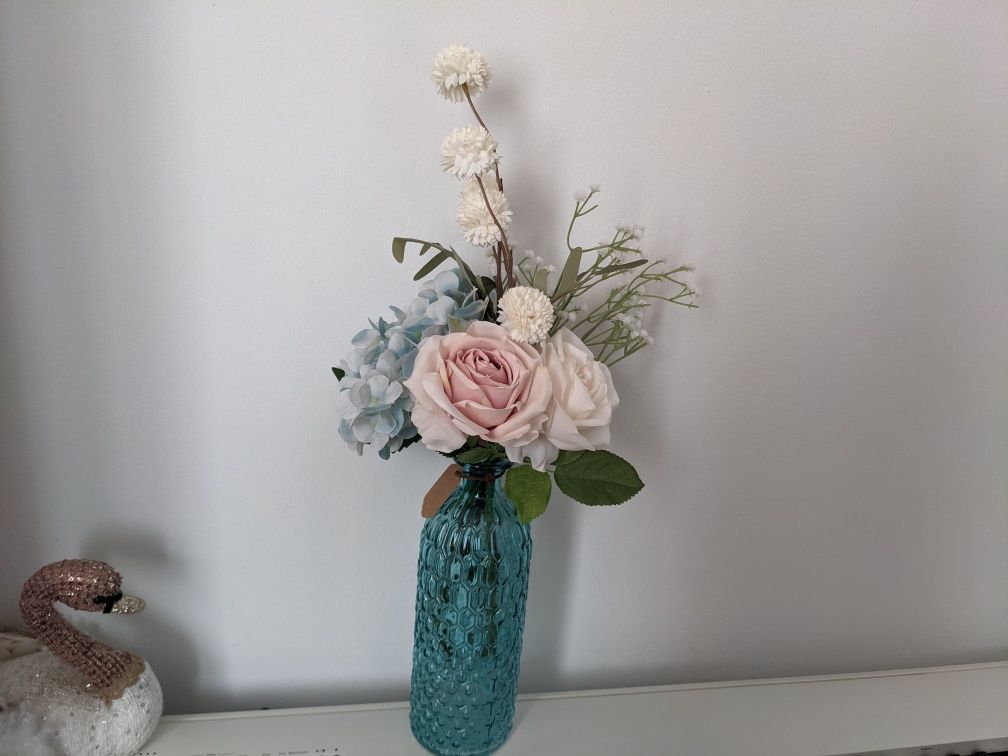 Aranjament flori artificiale cu vaza