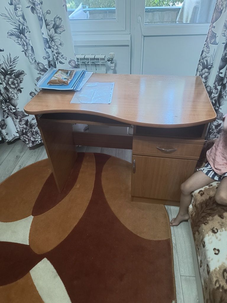 Vând birou in perfecta stare de funcționare