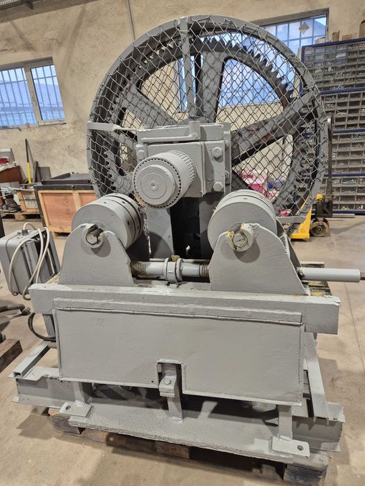 Машина за огъване на профили, тръби и шини