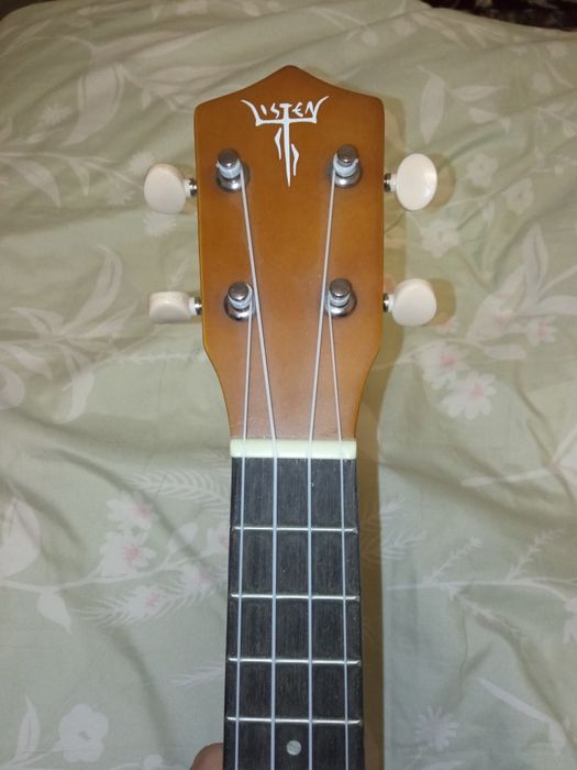 Ukelele sotiladi Yaxshi holatda