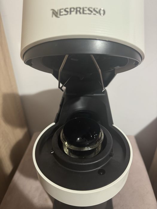 Espressor Nespresso Vertuo Next Alb Lucios Impecabil