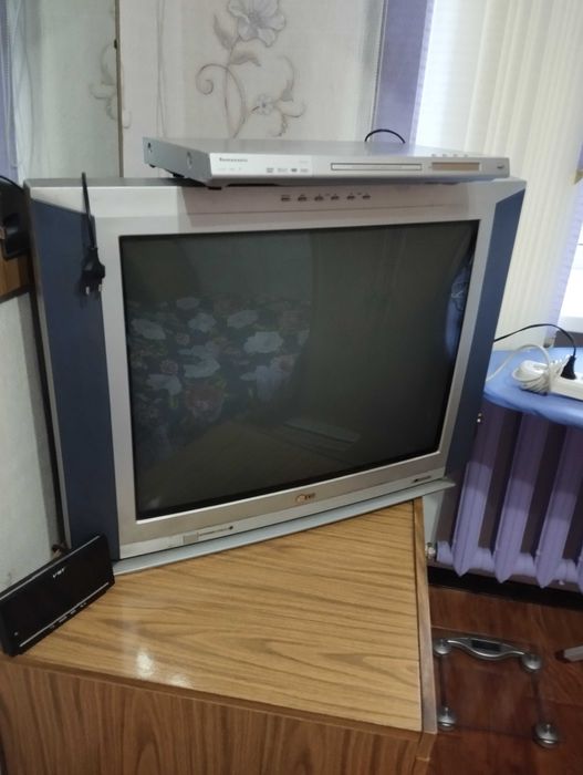 продам телевизор и видиоплеер