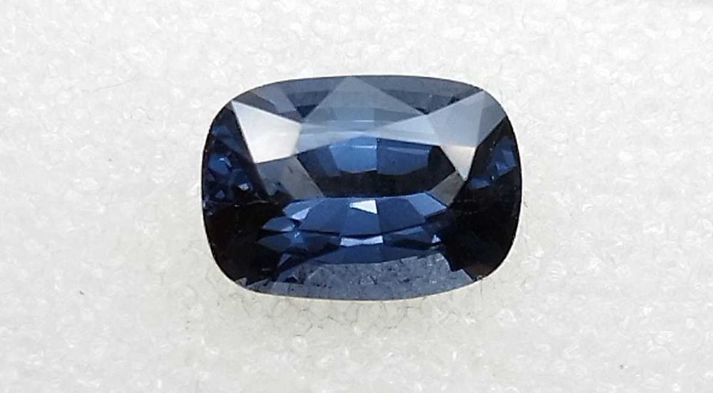 Рядък цвят шпинел 2.20кт! GIA сертификат! НОВ!