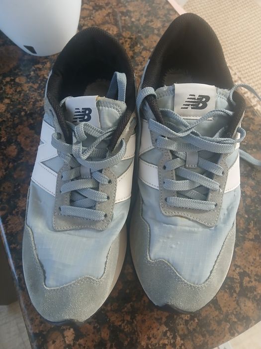 Vând adidasi new balance nr 42