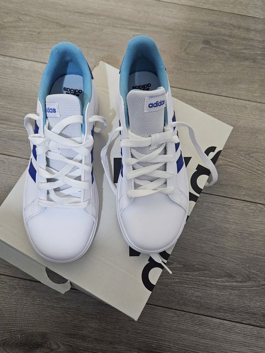 Adidaşi  - Adidas  nr. 37.5