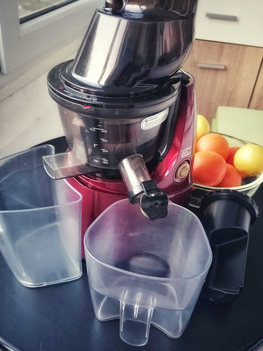 Storcator de fructe si legume cu presare la rece Kuvings B6000