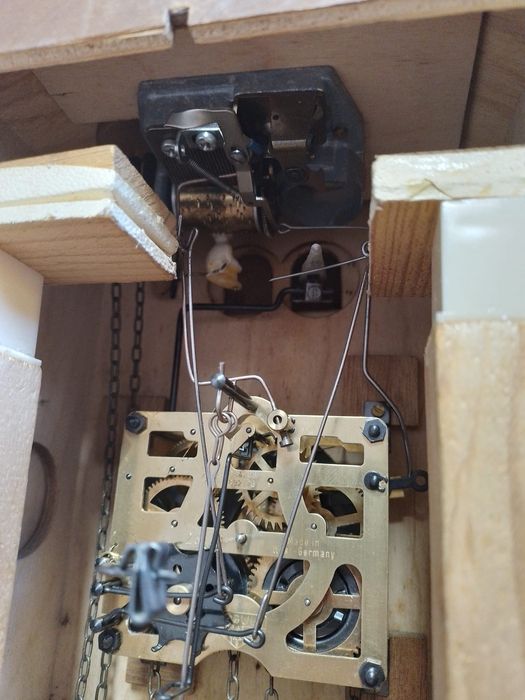 Ceas mecanic cu cuc și tambur muzical