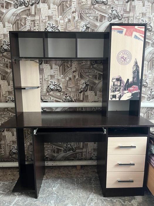 Стол в отличном состоянии