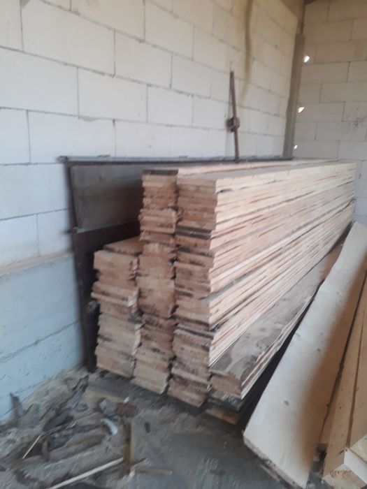 Vând scândură şi capriori