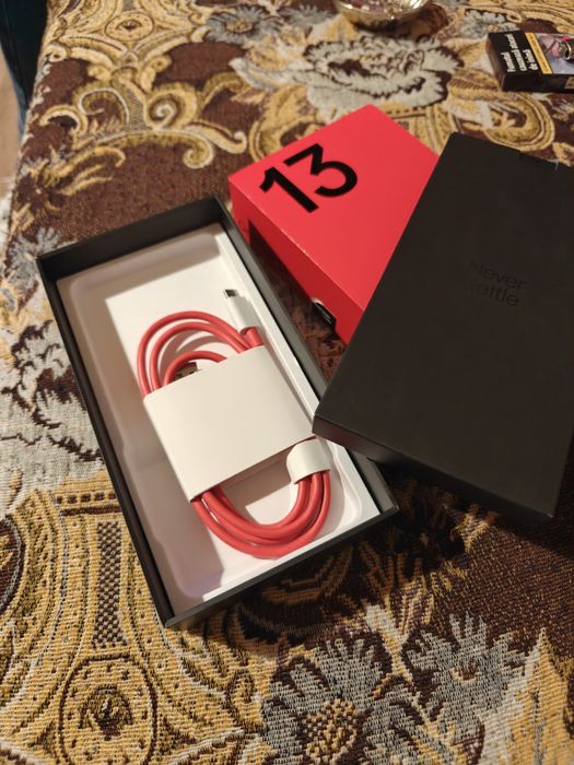 Oneplus 13 12/256gb garanție 21 luni