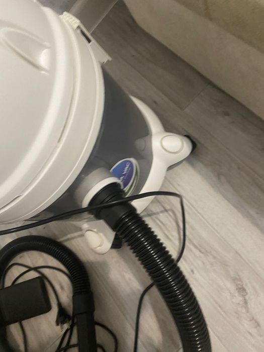 Продается пылесос новый , работает отлично