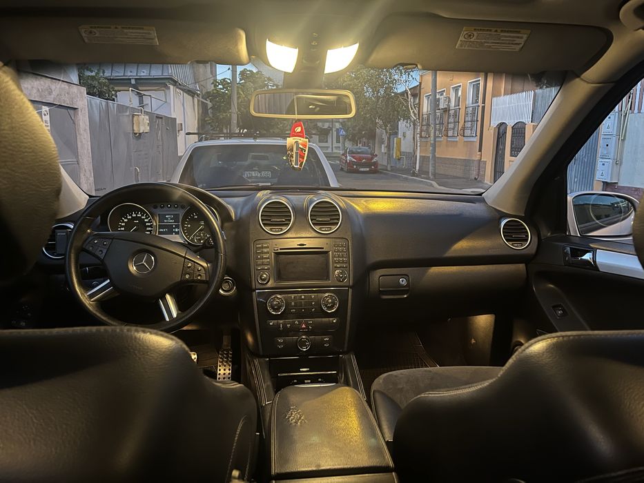Vand sau schimb mercedez Ml 320