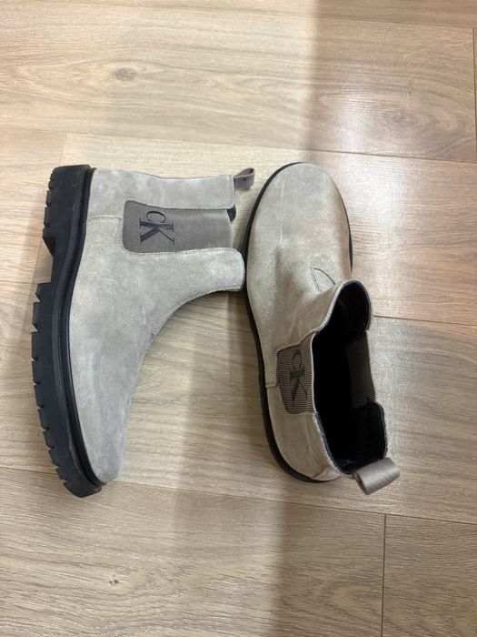 Продавам високи мъжки велурени обувки Calvin Klein