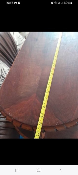 Masuta sculptata din lemn masiv