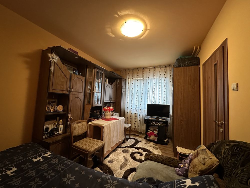 Vand apartament cu 2 camere