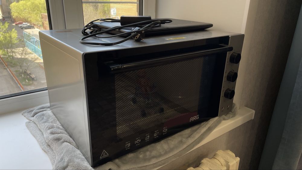 Духовка в отличном (идеальном состоянии)