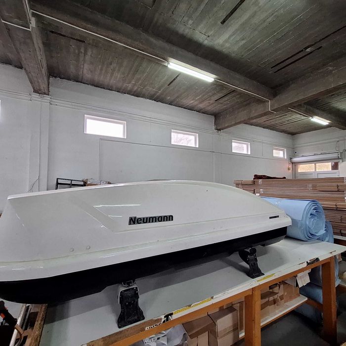 thule Neumann second hand ,lungime 205 cm,latime 80 cm,inaltime 45 cm