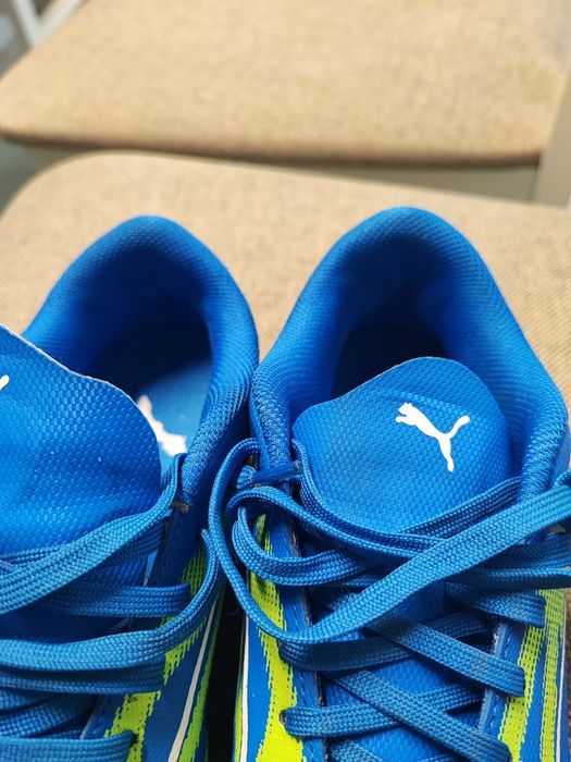 Ghete de fotbal cu crampoane Puma, nr. 37 aproape noi