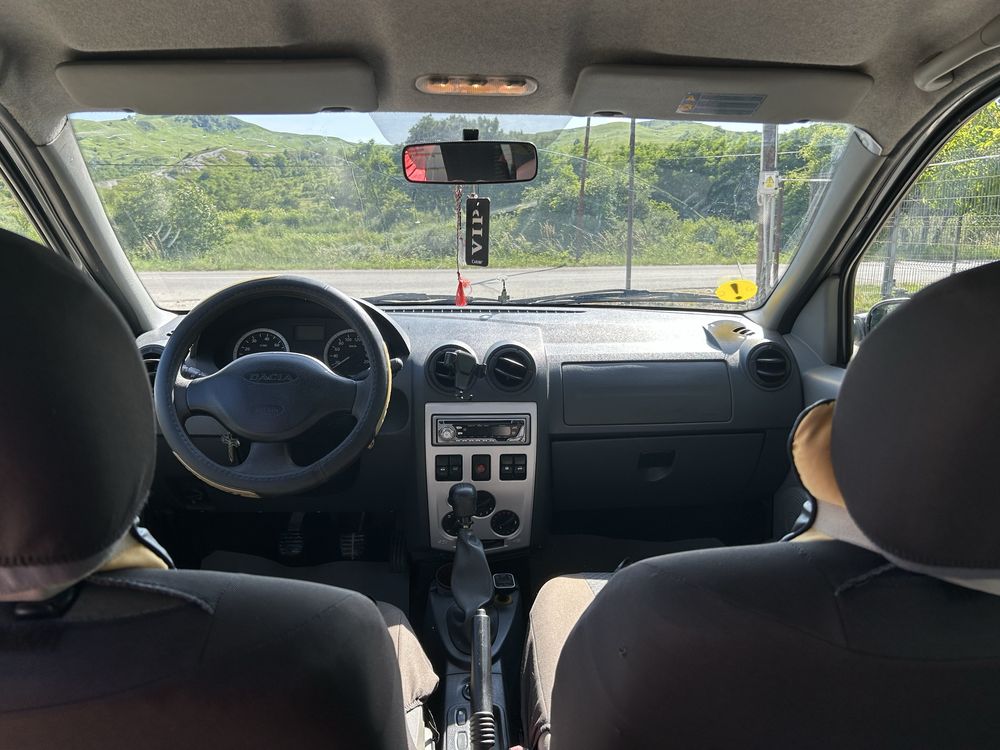 Vând dacia logan