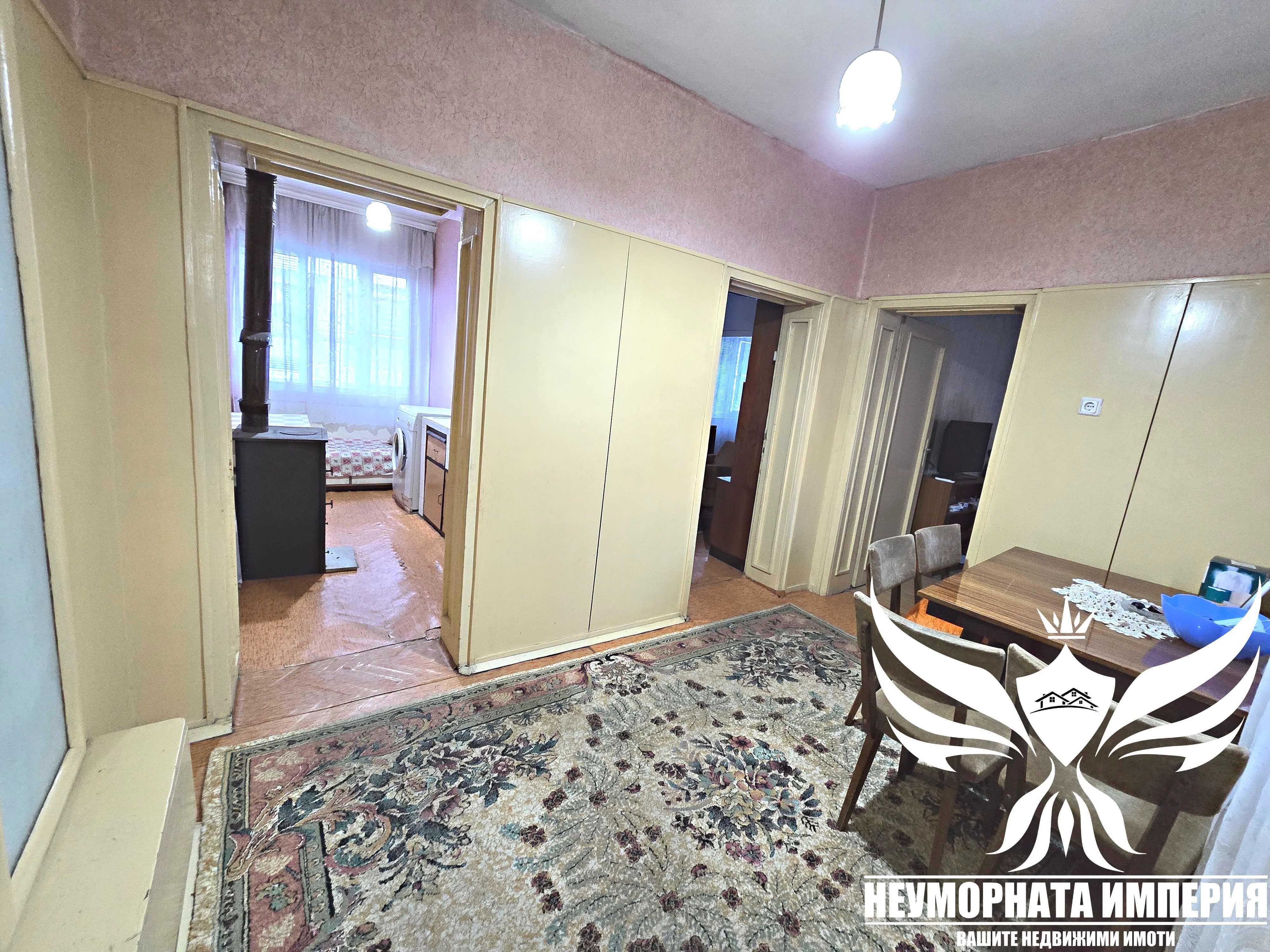 Продавам двуетажна къща РЗП 140кв. и 95кв.м. двор в гр.Асеновград
