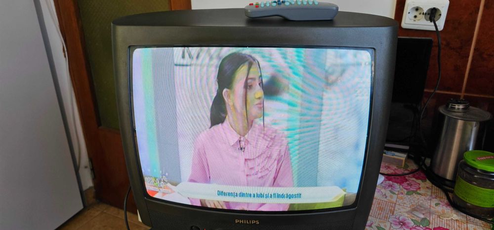 TV Philips  diagonala 56 cm , cu telecomanda .