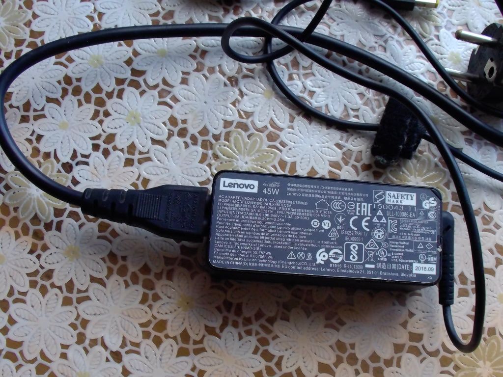 Лаптоп Lenovo на части