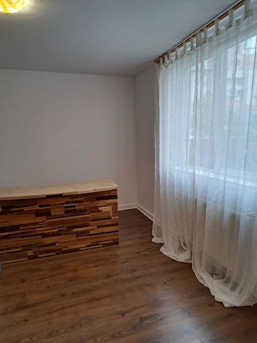 Inchiriez parter casa