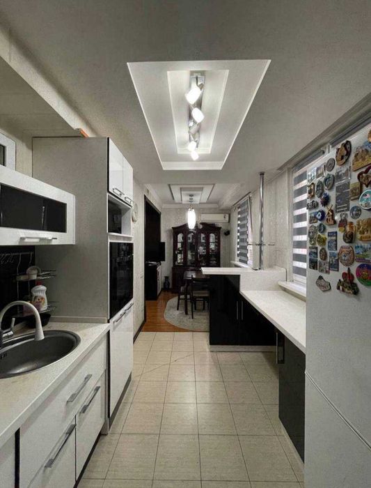 Центр 3 комнатная 3 этаж 77 серия Ойбек Метро рядом