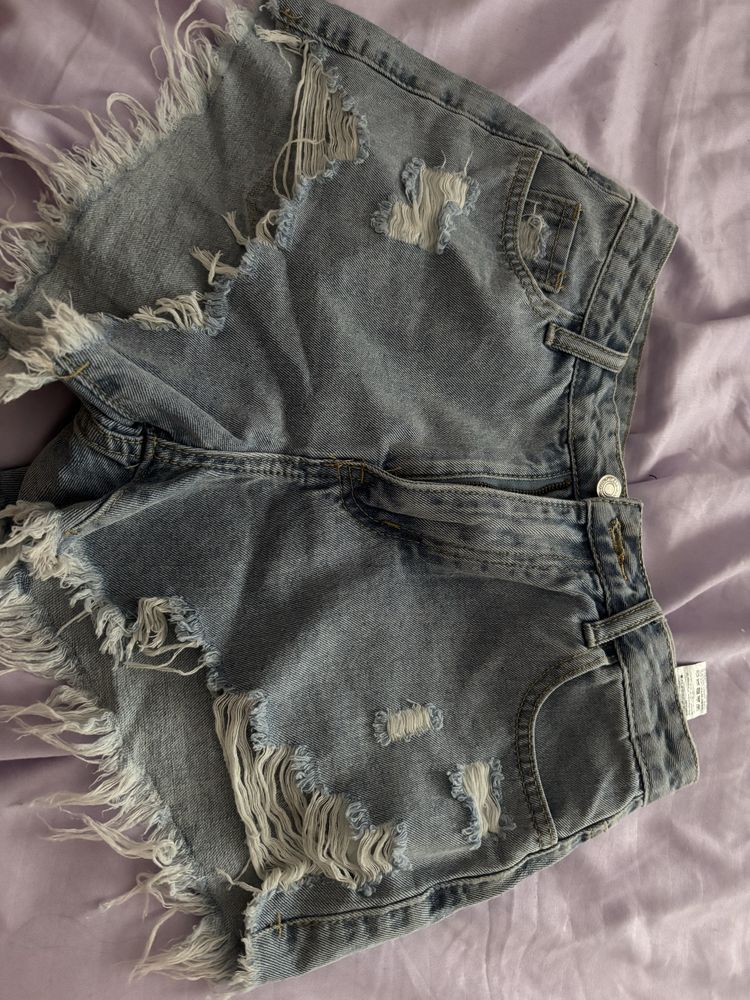 Pantaloni scurti