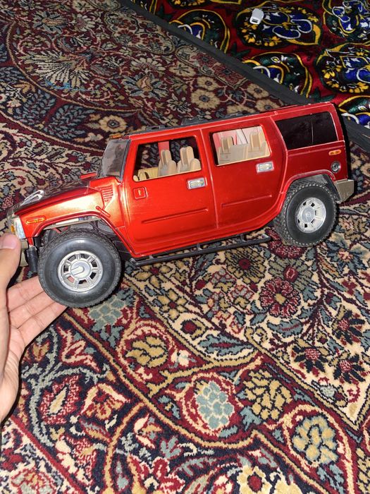 Hummer pultli oyinchoq