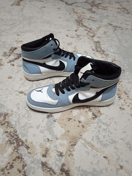 Air jordan krasofka sotiladi