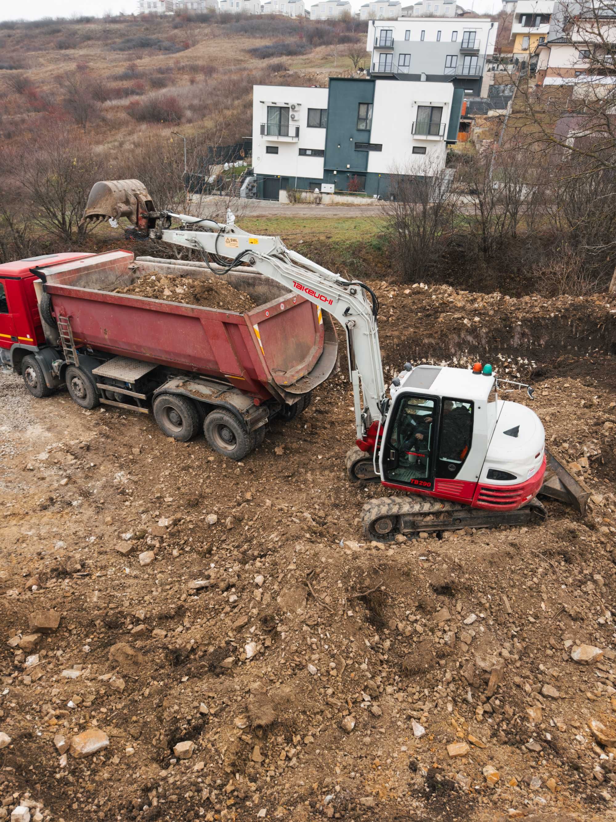 Inchiriez miniexcavator de 8.5 si dumper 6 tone cluj napoca