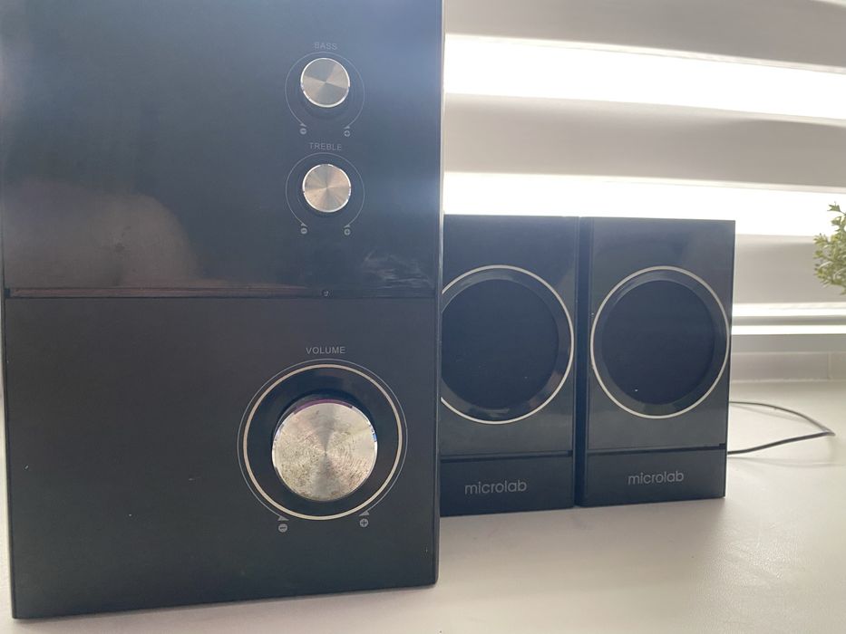 Продаю колонки Microlab M-223