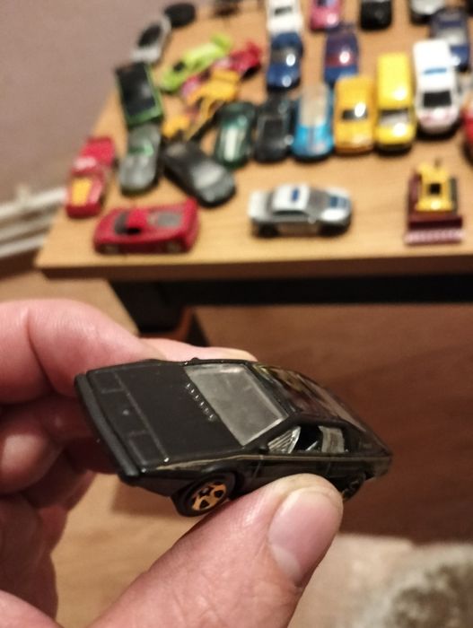 masinute hot wheels