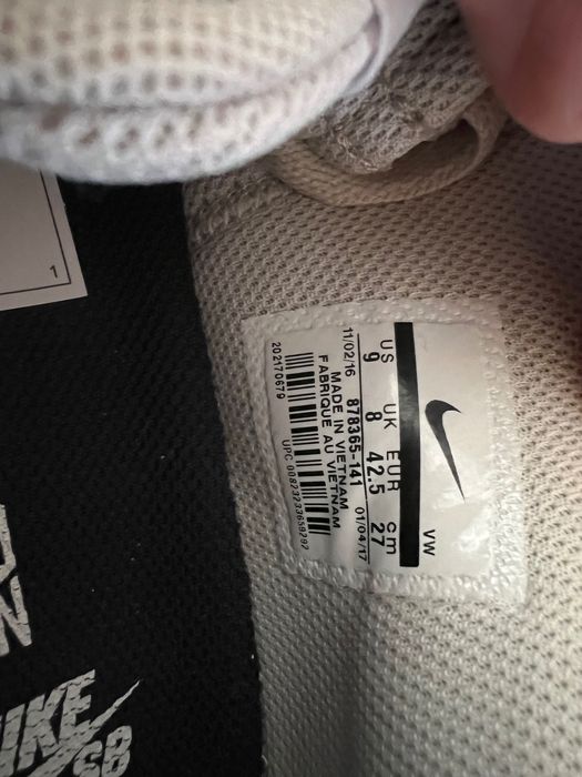 Vând adidași Nike