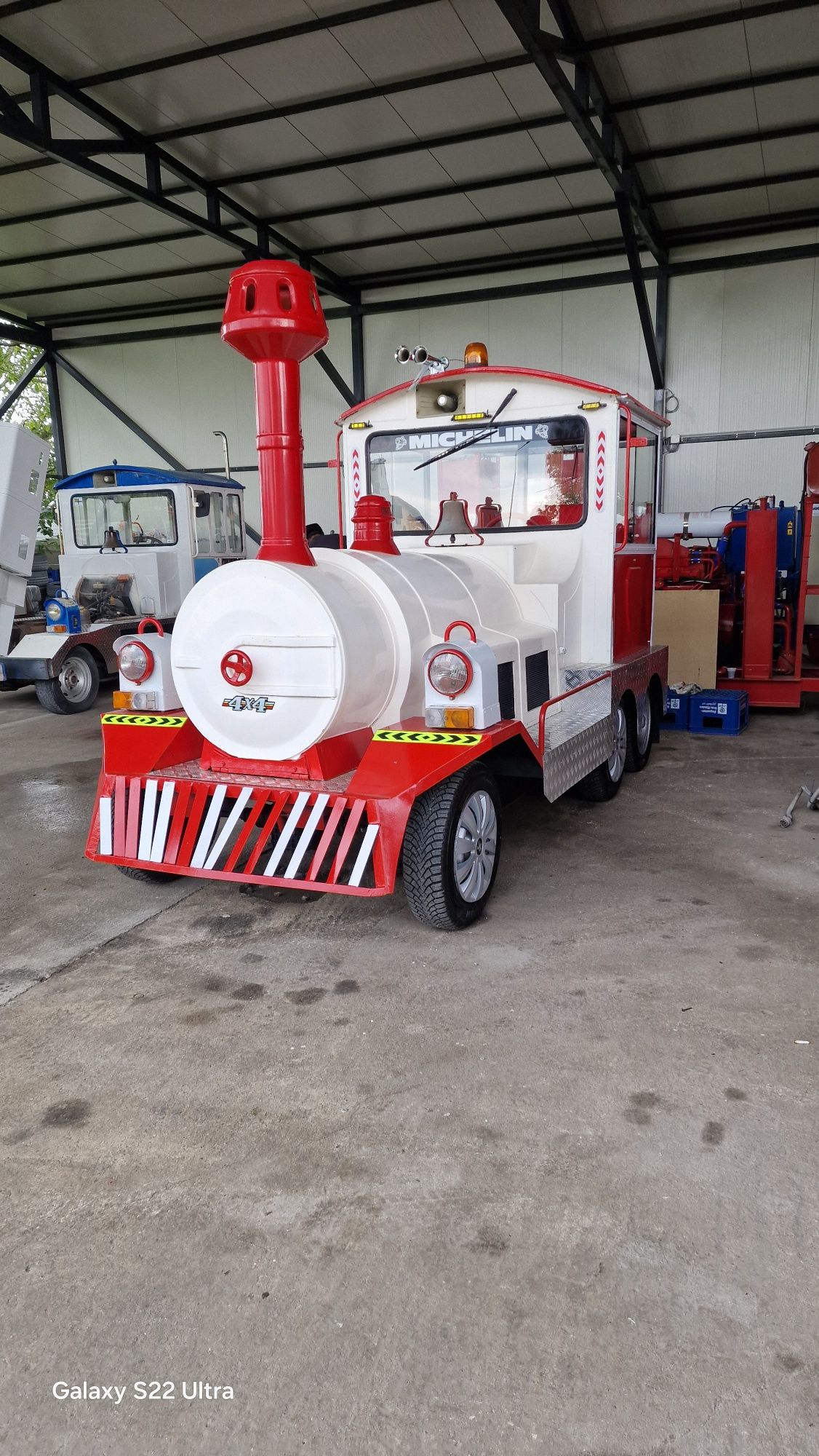 Trenulet agrement Pret 38000 euro Diesel 4×4 3 axe 2 vagoane 48  Loc