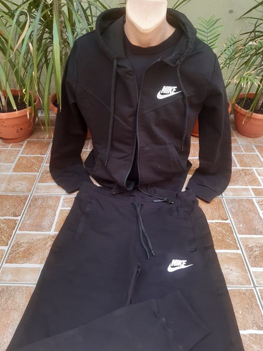 Trening Nike ieftin .