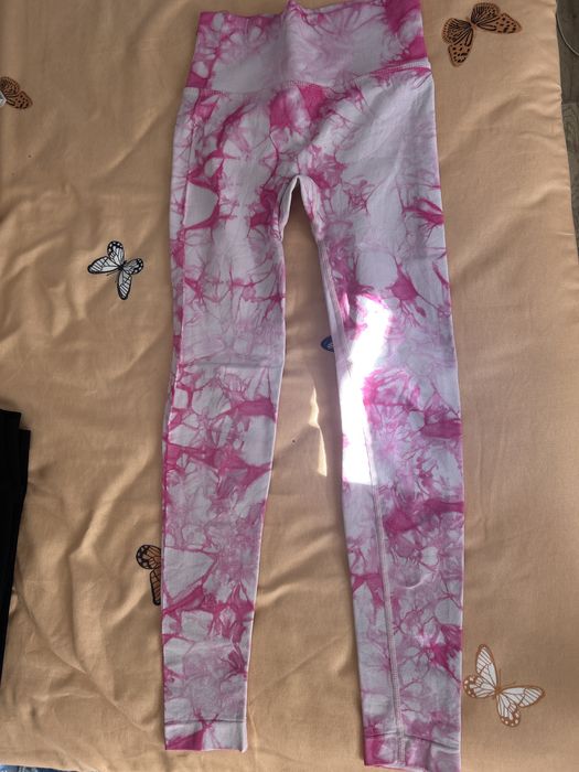 Розов уформящ клин. Носен е веднъж. В отлично състояние.