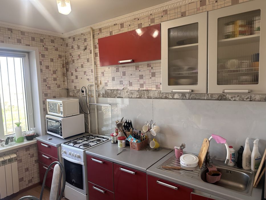 продам кухонный гарнитур в хорошем состояние