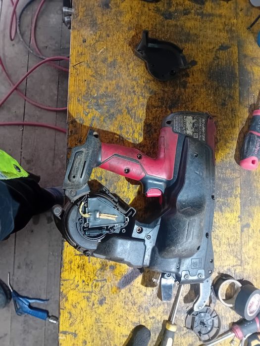 Vrei sa vinzi mașină de legat max RB 441 SAU 443T defecte, incomplete