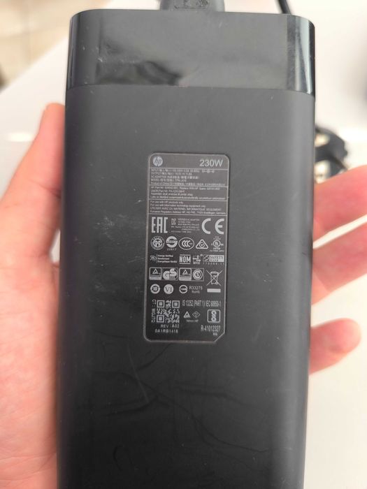 Зарядно за лаптоп или докинг станция  HP 230W